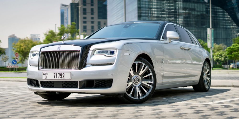 Sophisticated silver Rolls Royce Ghost 2020 for rent in Dubai offering unparalleled luxury advanced technology and a smooth powerful driving experience